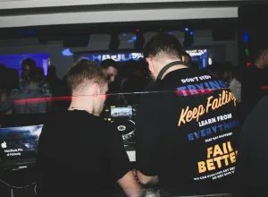 man in black and yellow crew neck t-shirt